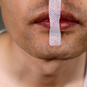 Registrazione della bocca: sciocchezza pericolosa o trucco geniale?